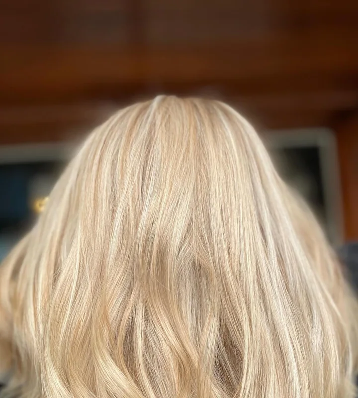 Platinum Lob by Jenna at Renasanz Salon